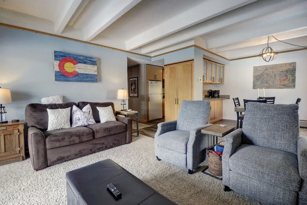 Great Mountain Views Short Walk to Lift Cozy Condo - PG201 by Redawning
