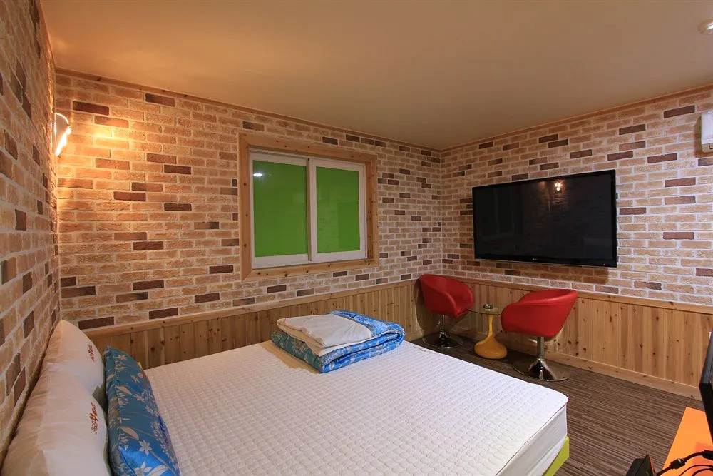 Hotel 369