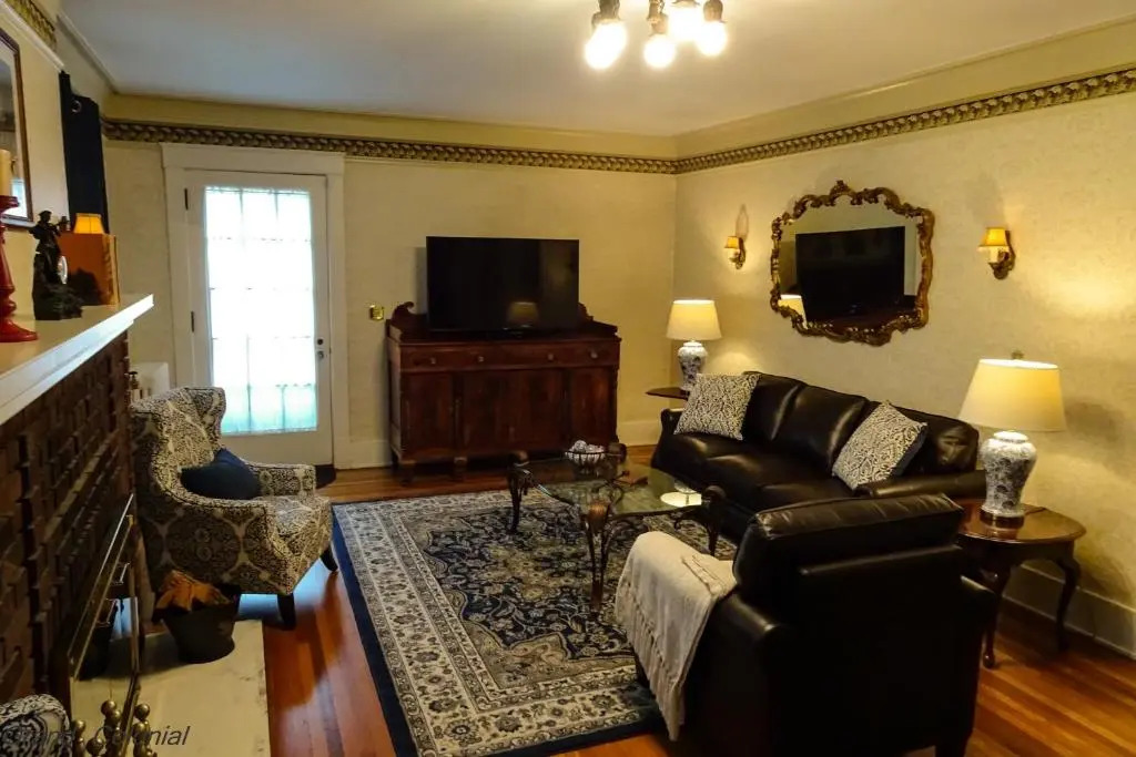 Grand Colonial Bed and Breakfast