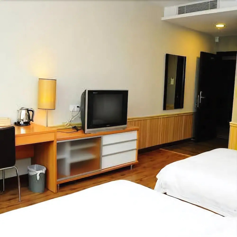 Yijia Holiday Hotel (Guangzhou Huadu Plaza subway station store)