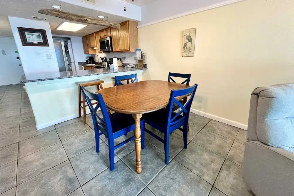 Castaways 9c 2 Bedroom Condo by RedAwning