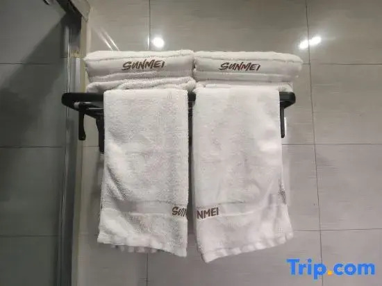 Junyi Chain Hotel (Xishui Zhongbai Storage Chinese Medicine Hospital Branch)