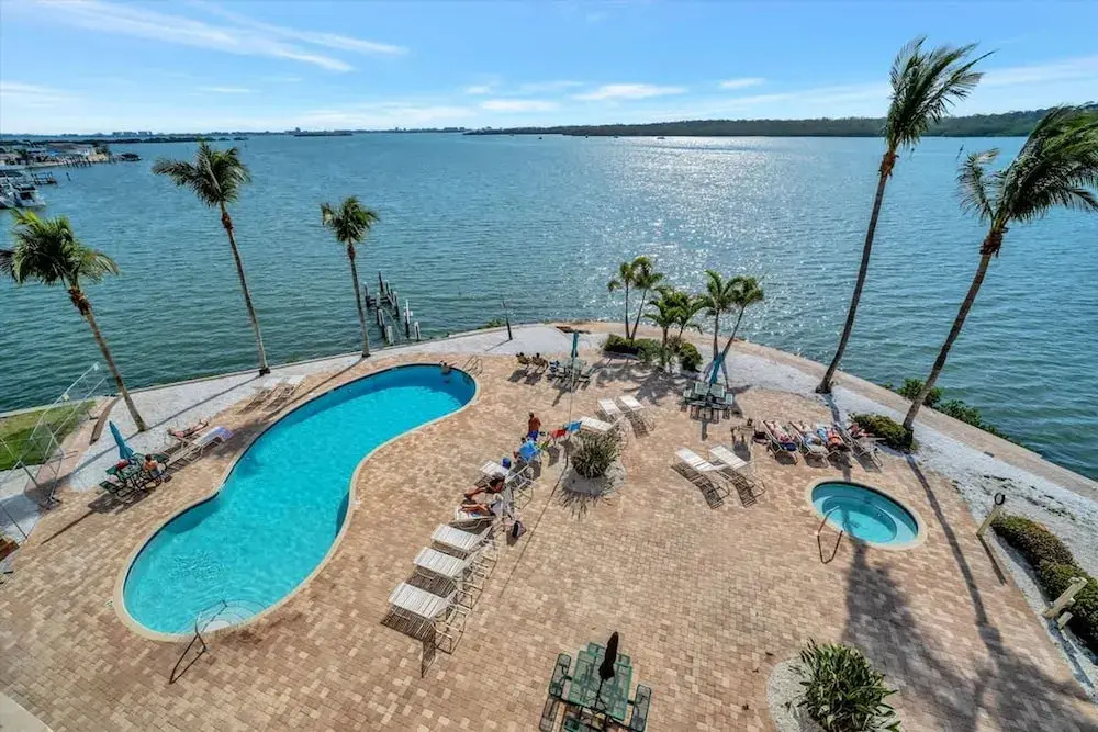 Sunlit Bayview Suite Balcony Pool Hot Tub