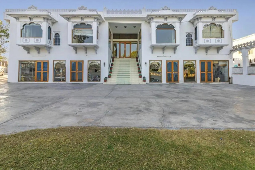 Devendragarh - A Boutique Lake Facing Guest House On Lake Fateh Sagar