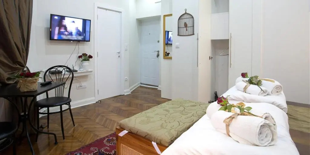 Belle Apartments - Square 8