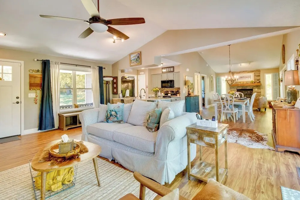 Fire Pit & Grill: Riverfront Home in Arkansas