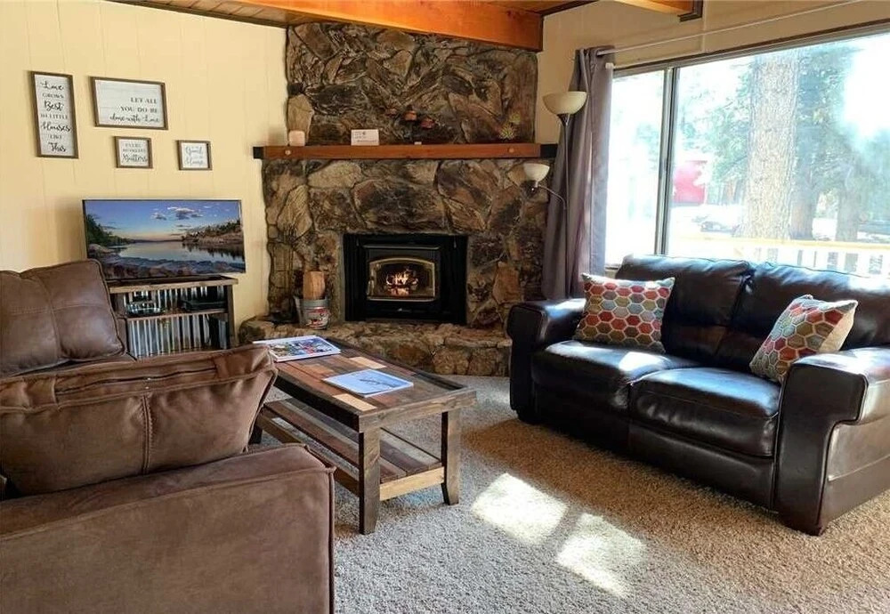 Cabin In The Pines - A Cozy Home Among The Pines With Hot Tub, Bbq, Fenced Yard! 2 Bedroom Home