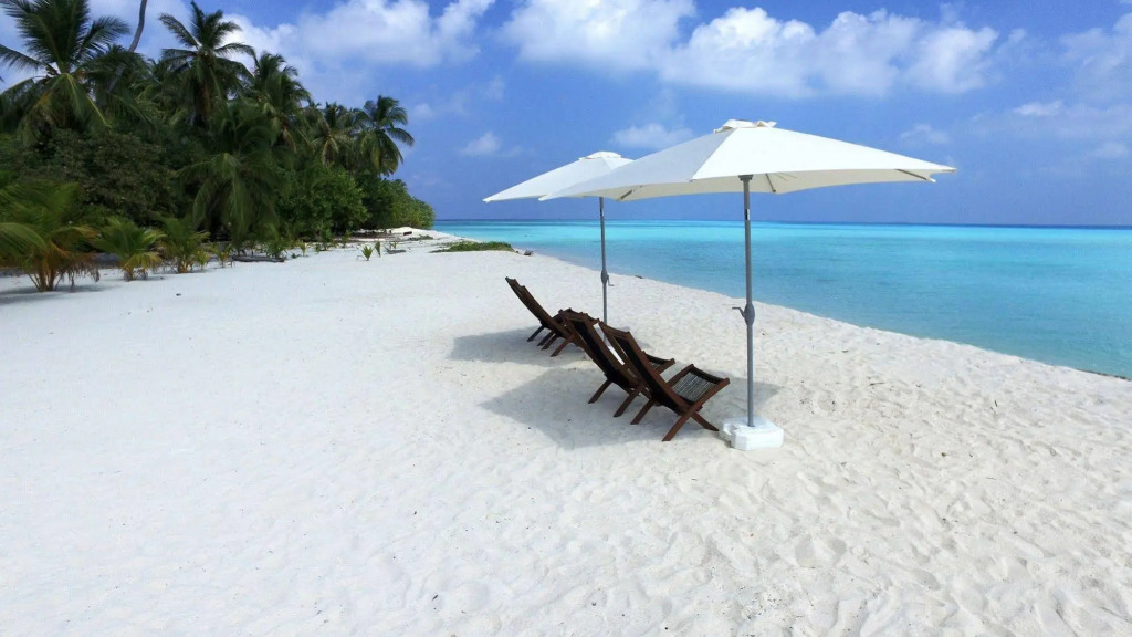 Luau Beach Inn, Maldives