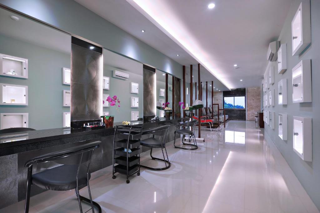 Famous Hotel Kuta Formerly Permata Kuta Hotel