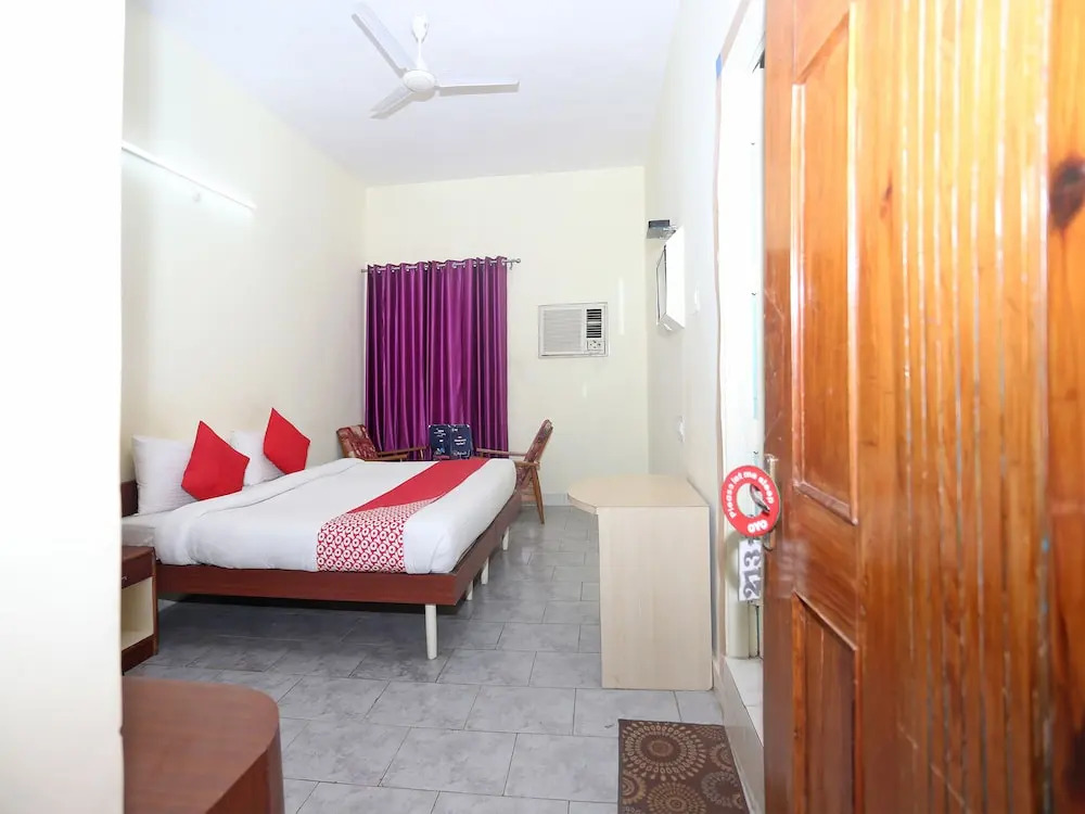 OYO 8955 Hotel Bobina