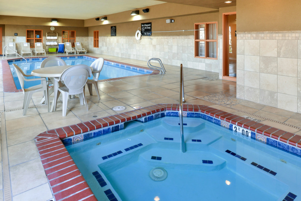 Hampton Inn & Suites - Coors Road