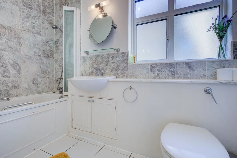 Private Family Apartment in Posh SW1 London