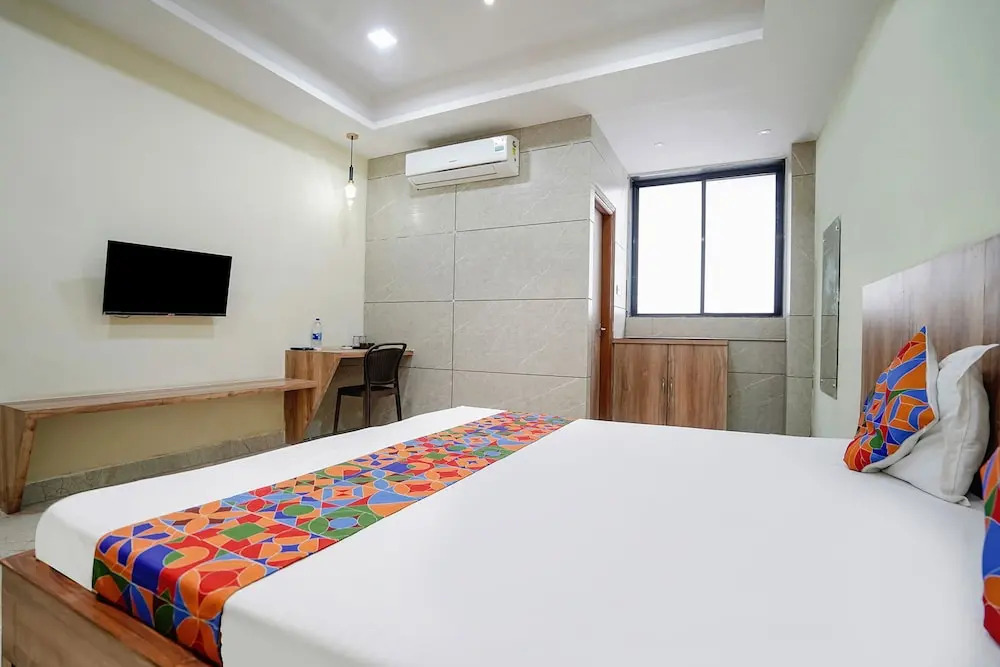 FabHotel Park Mahindra