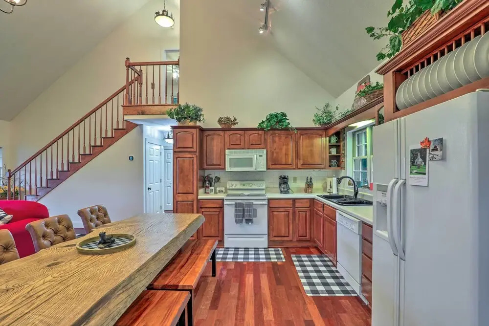 Tranquil Hendersonville Cabin w/ Mountain Views!