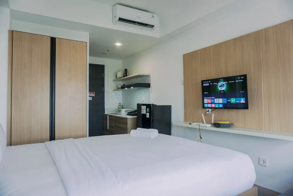 Well Furnished And Comfy Studio Collins Boulevard Apartment