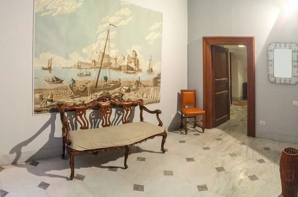 Majestic 1BR / 2BR Suites Next To Colosseum at Piazza Venezia