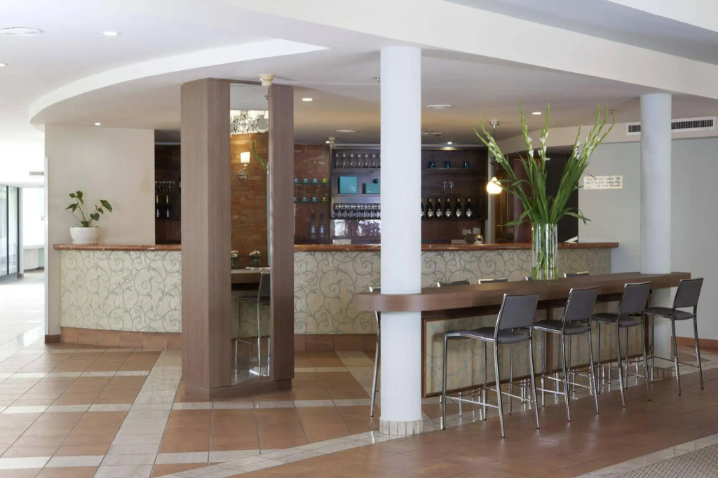 Eden Inn