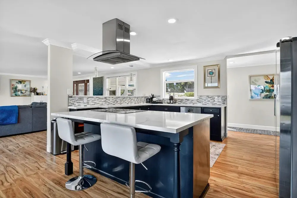 Relaxing Coastal Escape With Ocean Views 5 Bedroom Home