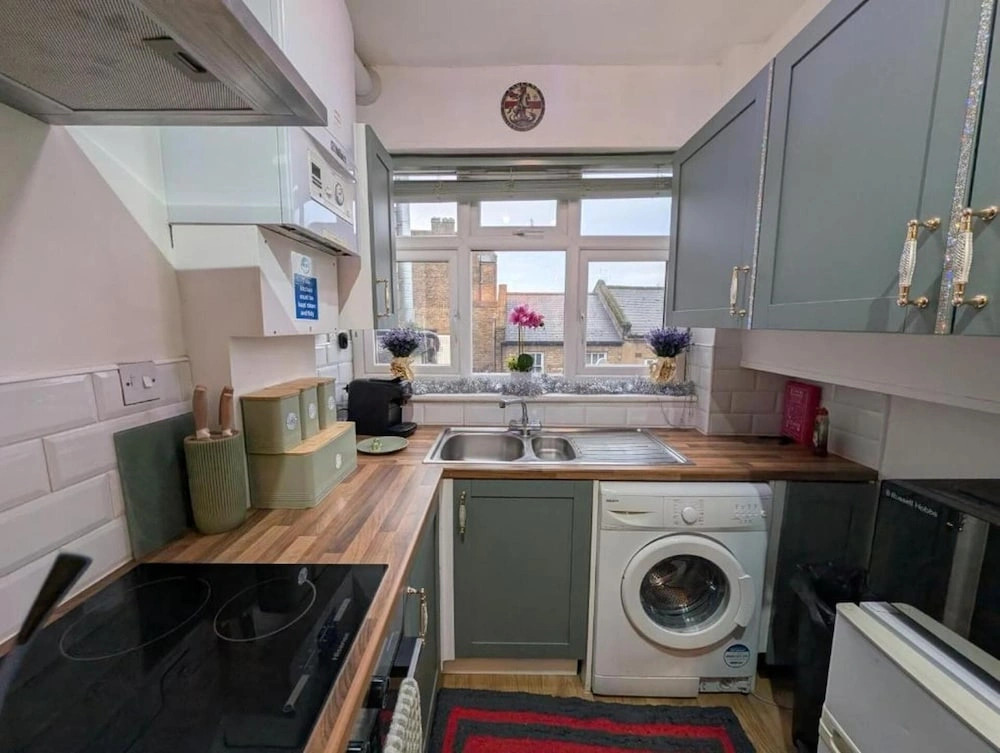 London-2br-sleeps6-skysports-netflix-disneyplus