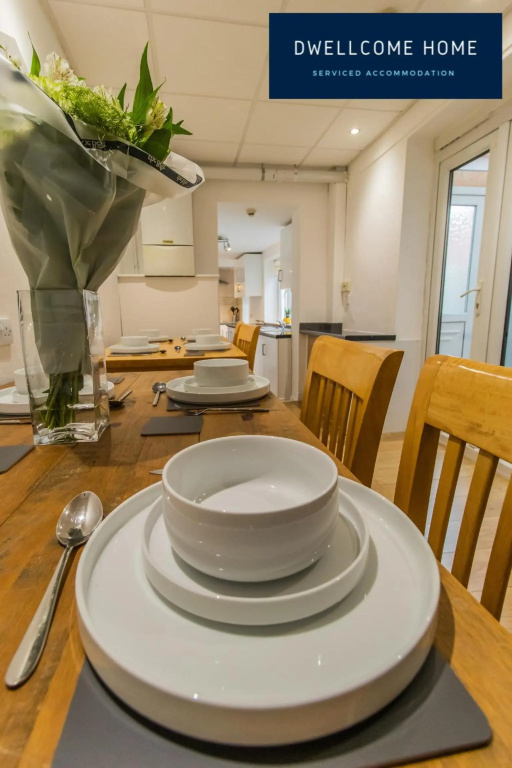 Find "DWELLCOME HOME Ltd" site for 10oo10 assurance from our past guests - HUGE 8 Ensuite Bedroom Townhouse, Fully equipped kitchen & dining room, lounge, 200Mbps broadband, Free Parking, Ideal Contractor & Family Groups, ample free street parking