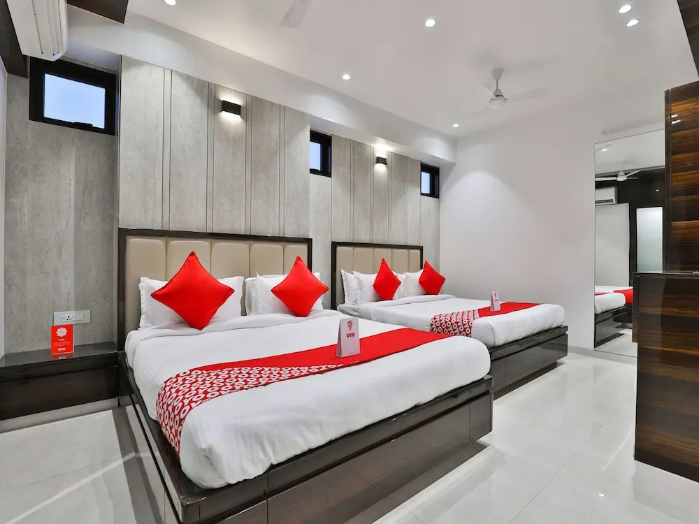 OYO 15635 Elite Rooms & Banquet