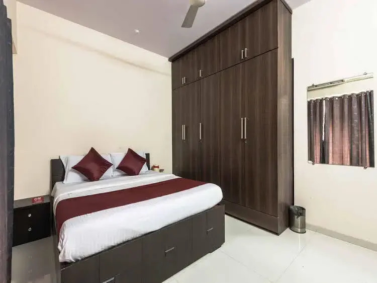 OYO 477 Apartment Bandra East