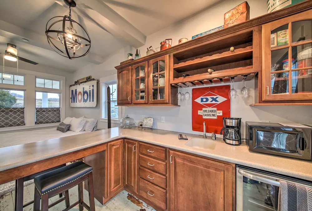 Lakefront Studio Guest Home on Hermann Wine Trail!