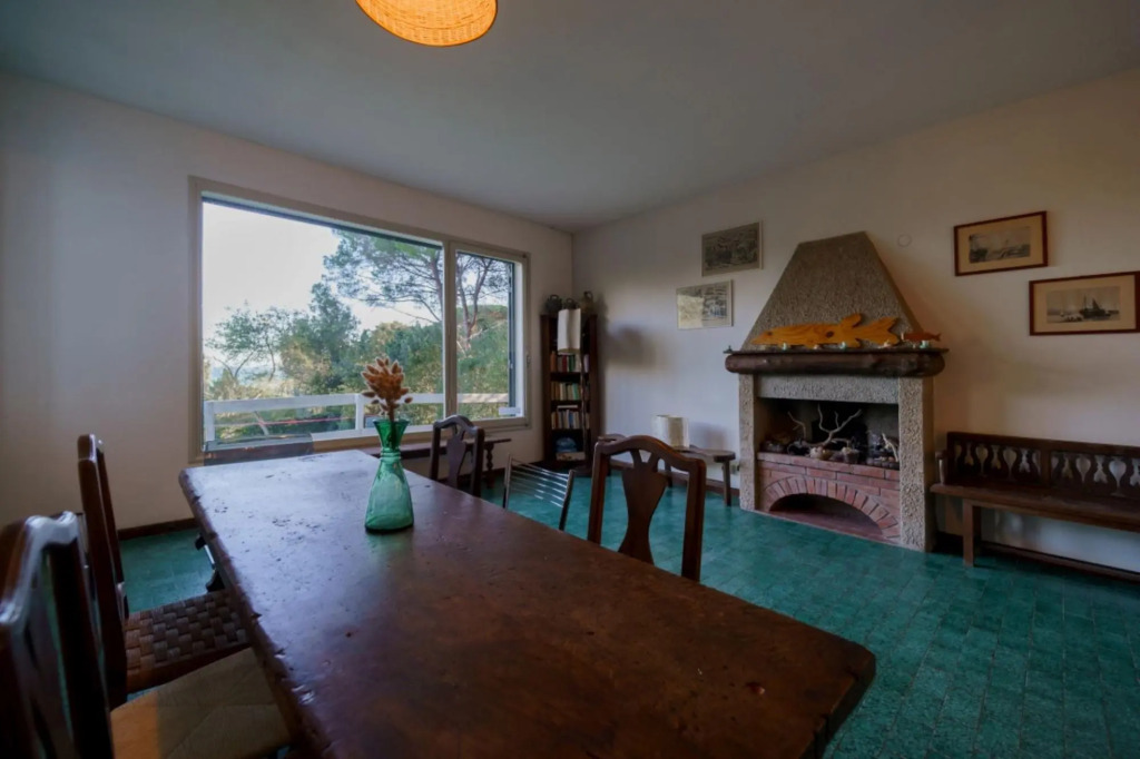 Rustic Villetta Le Grotte sleeps 8 comfortably with a view of the bay of Portoferraio-VILLETTA LE GROTTE