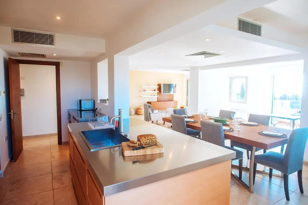 Amathus suite with sea view