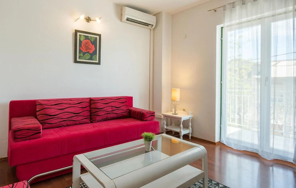 Awesome Home In Podstrana