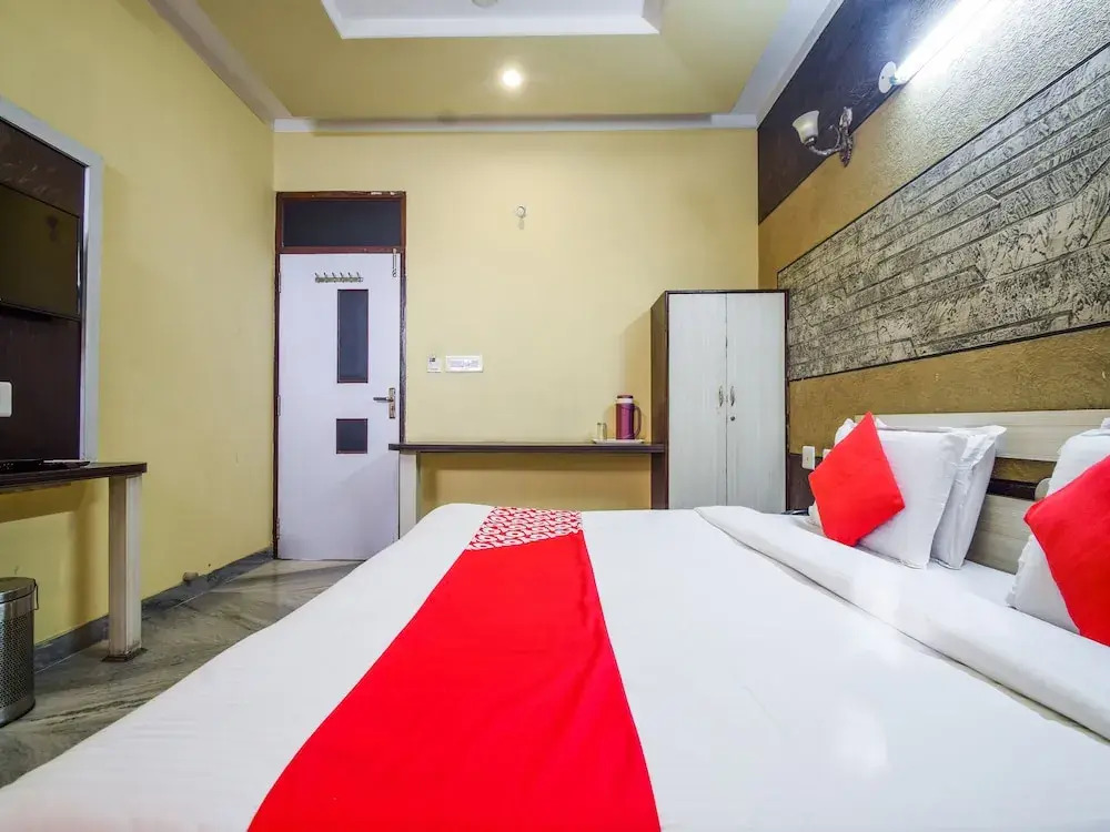 OYO 22052 Hotel Kingdom Palace