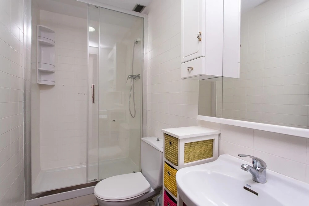 Spacious & Quiet 4 Bedroom Apartment
