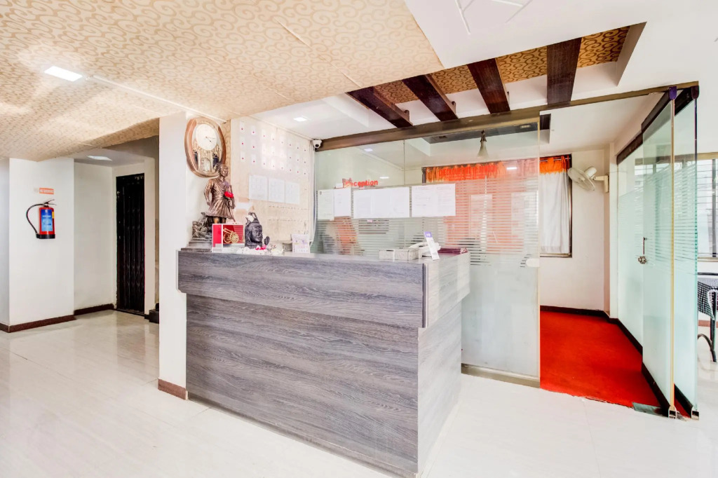 Warunase Palace by OYO Rooms