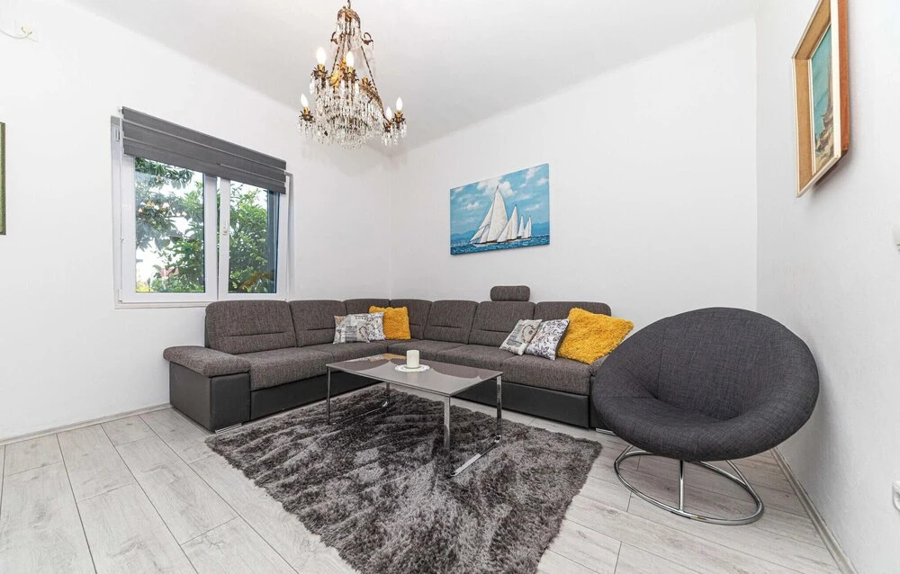 Nice Home in Kastel Kambelovac With Wifi and 3 Bedrooms
