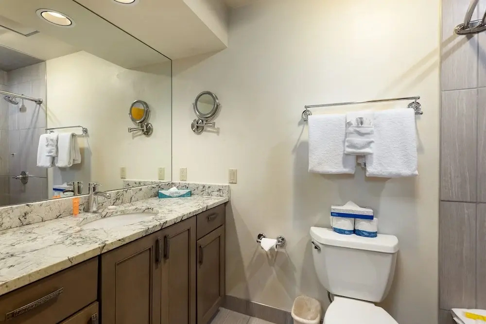 2708 Chateaux Dmont 3 Bedroom Condo