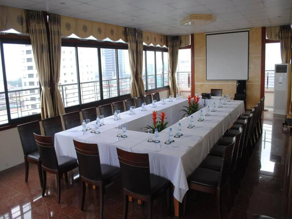 Royal Gate Hotel