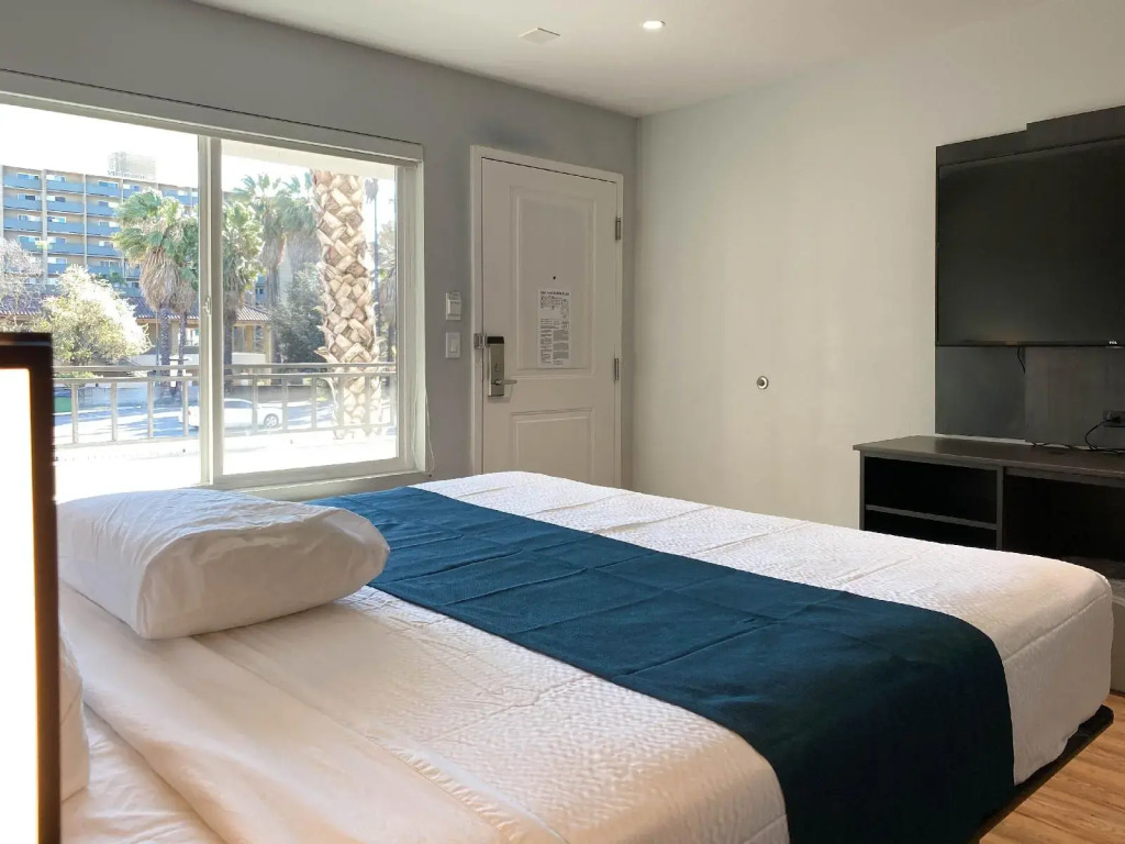 Studio 6 Suites Stockton, CA Waterfront