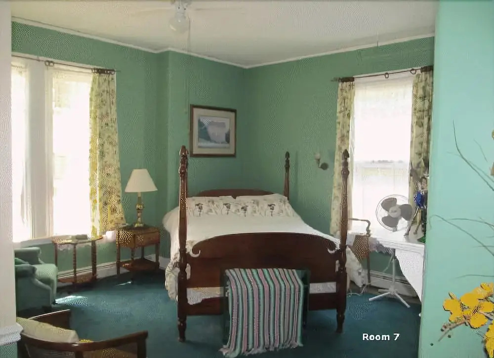 Eden Manor