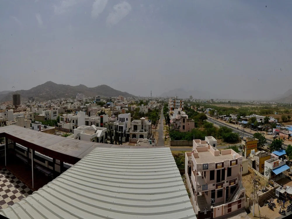 OYO 13860 Panchsheel Plaza
