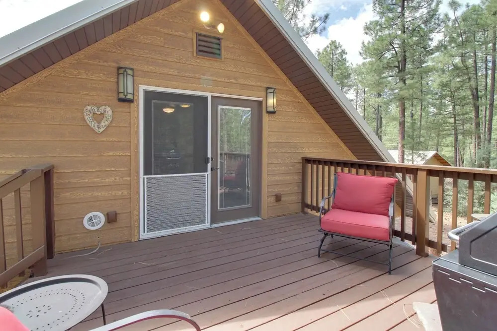 1 Mi to Rainbow Lake: Wooded Retreat w/ Deck!