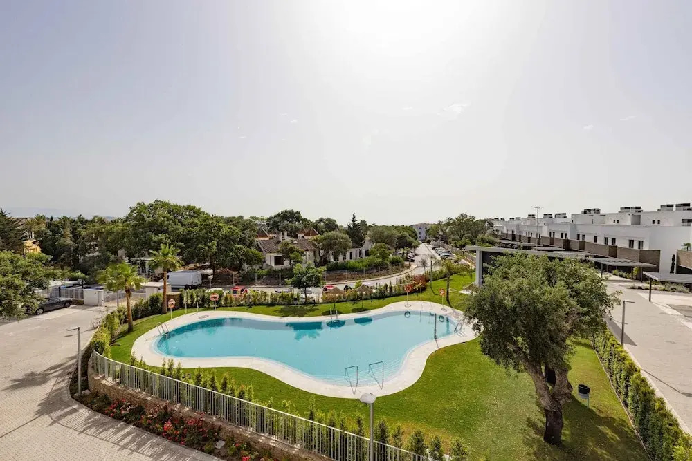 Modern Four Bedroom House With Golf Course Views
