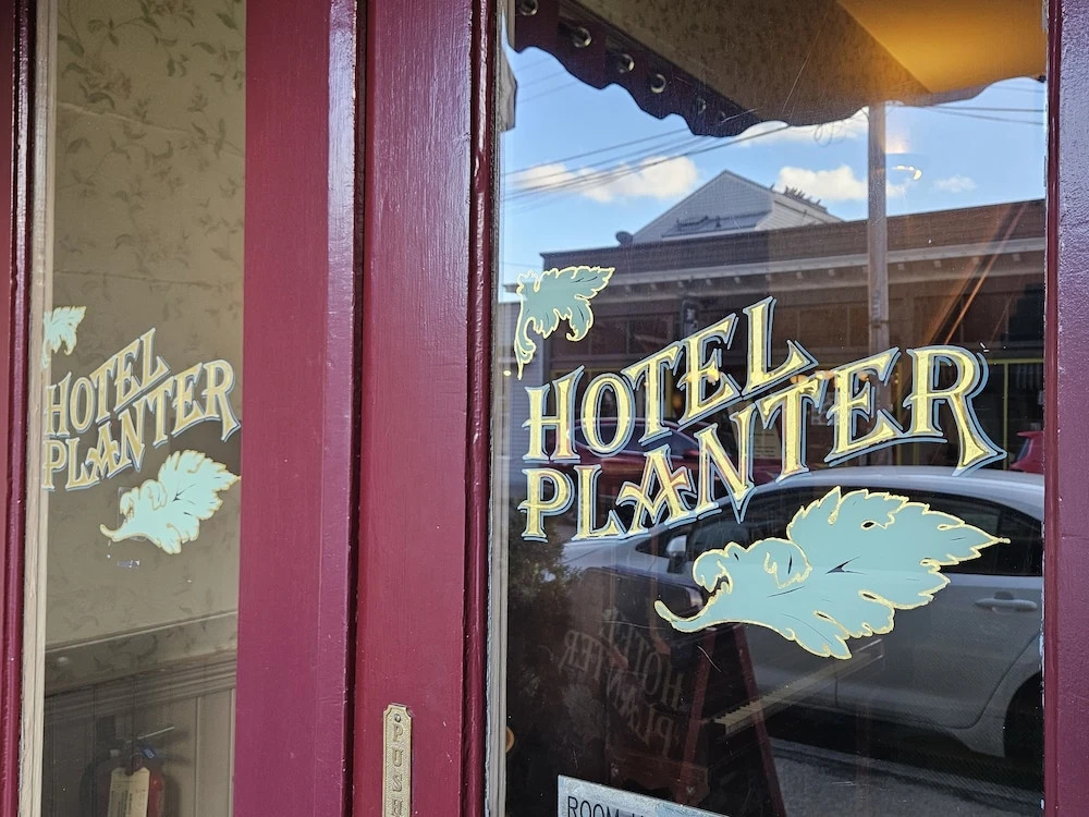 Hotel Planter