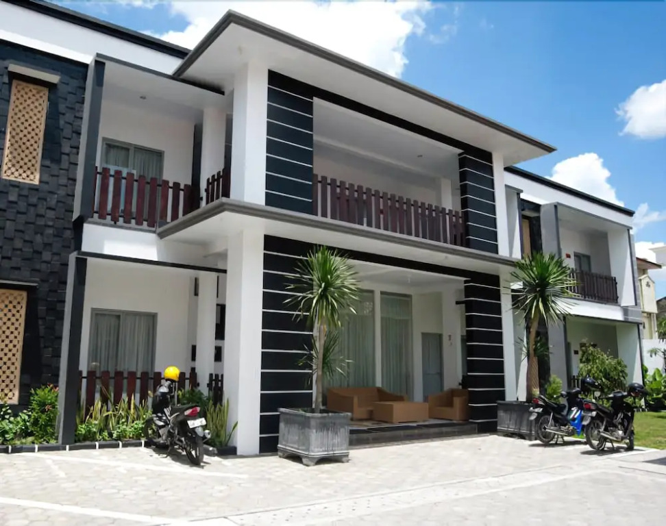 Retra's Hostel