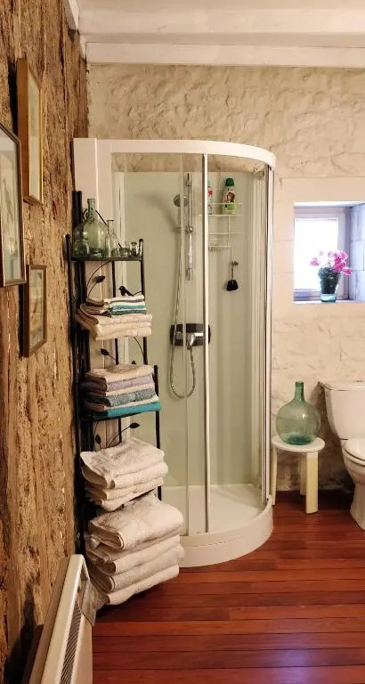 Les Glycines Bed & Breakfast