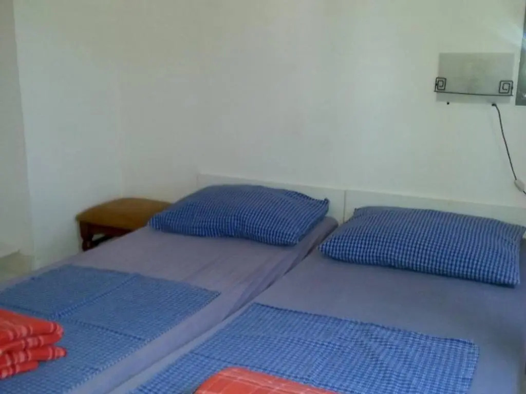 Spacious Holiday House Hana, Sleeps 12