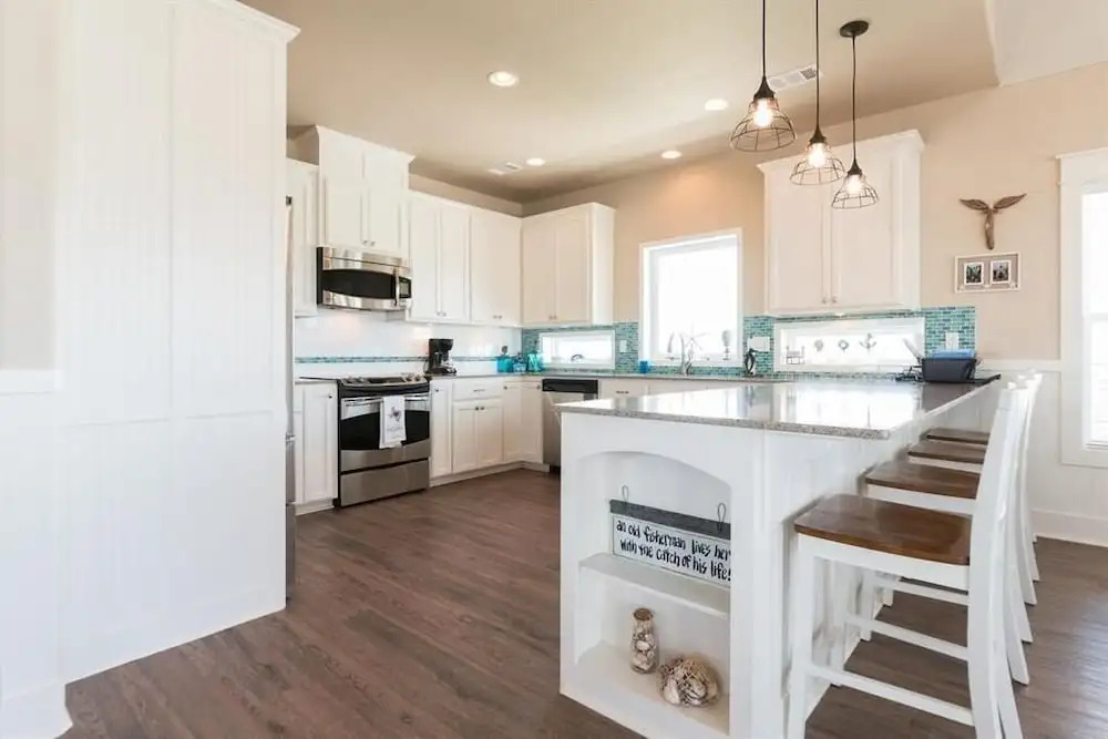 Bienvenu To The Beach 3 Bedroom Home by RedAwning