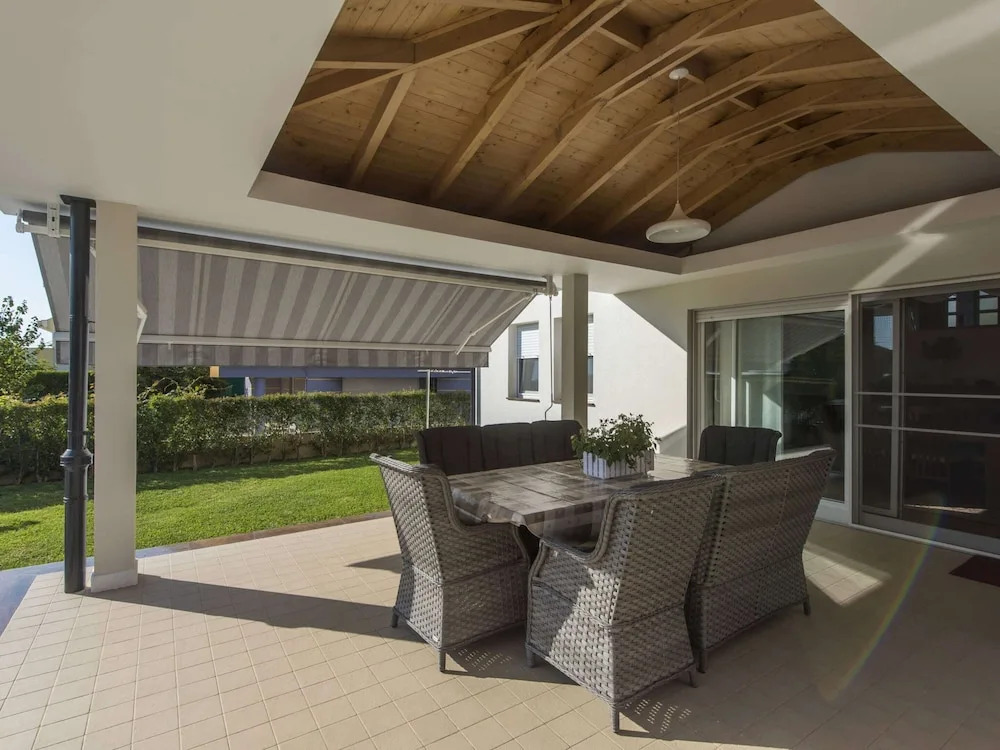 Seaside Villa in Zadar with swimming pool