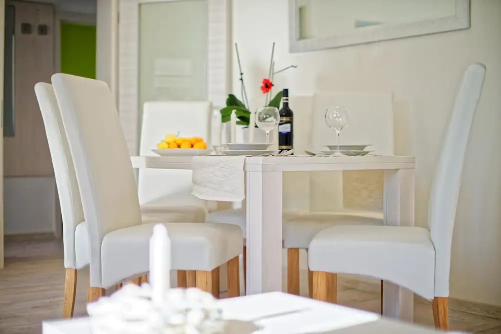 Apartment Hennion / Two Bedrooms A1 Leona