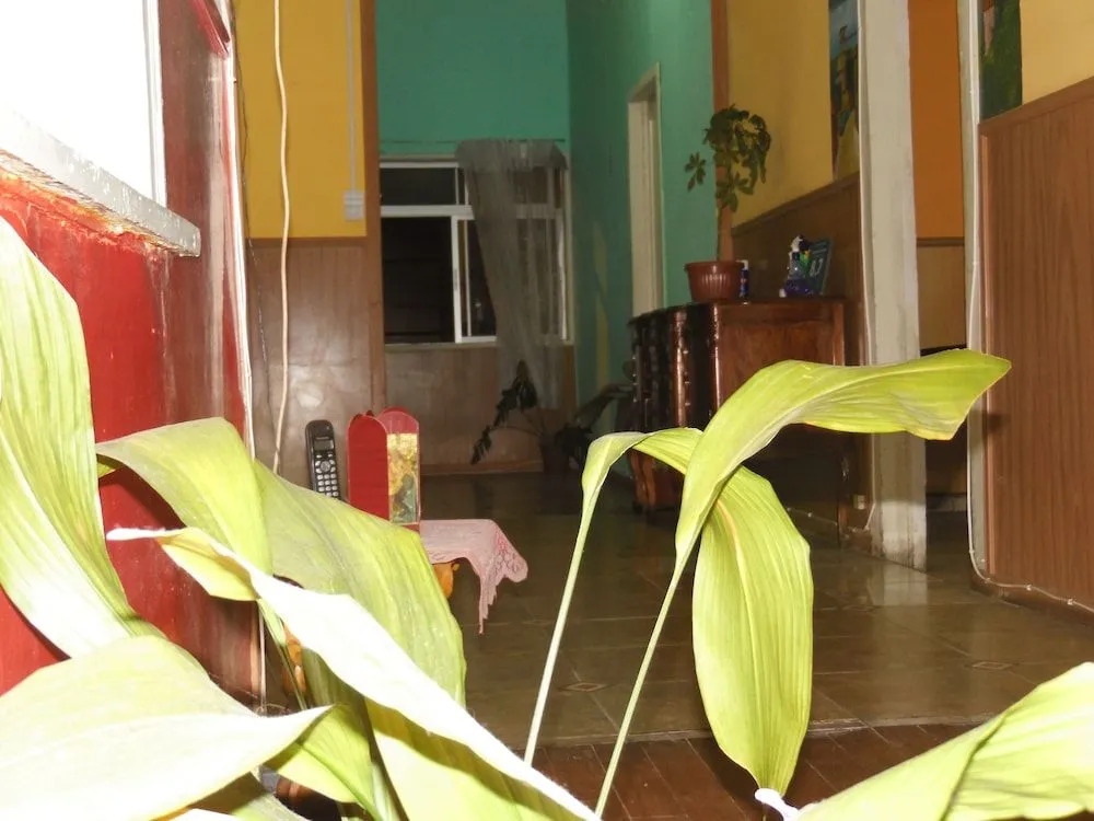 Hostal Tricontinental