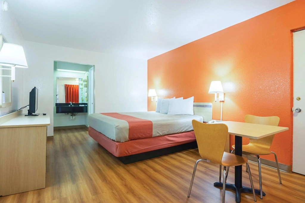 Motel 6-Gainesville, GA